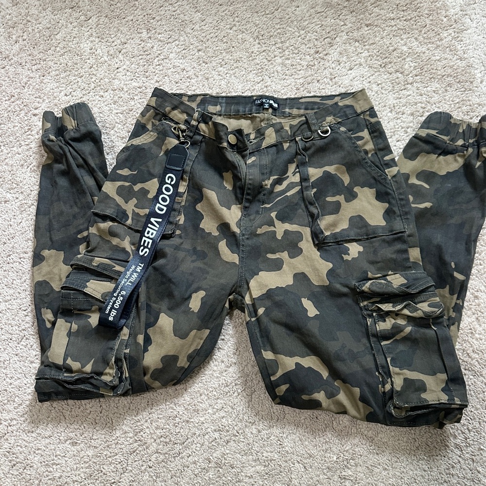 Fashion Nova XL Cargo Joggers